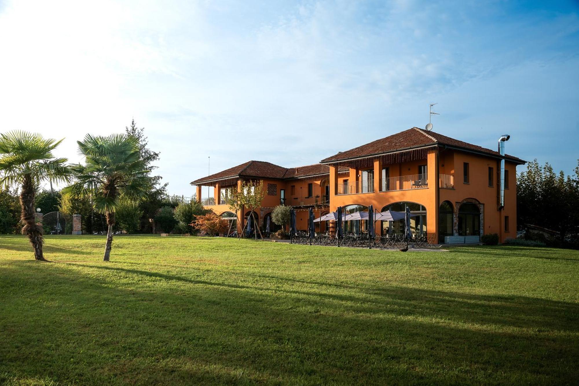 Equirelais Hotel Lomnago Exterior foto