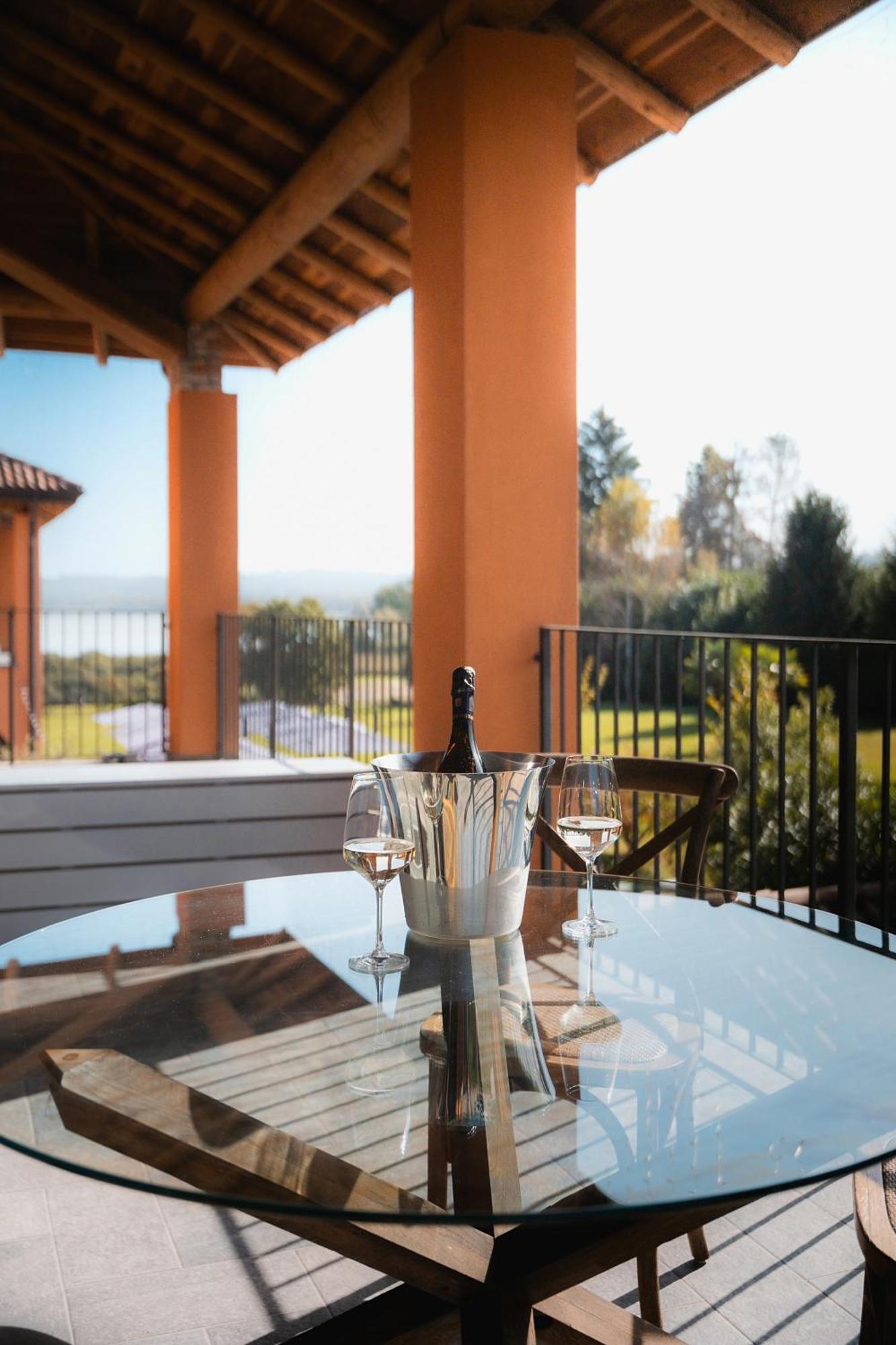 Equirelais Hotel Lomnago Exterior foto