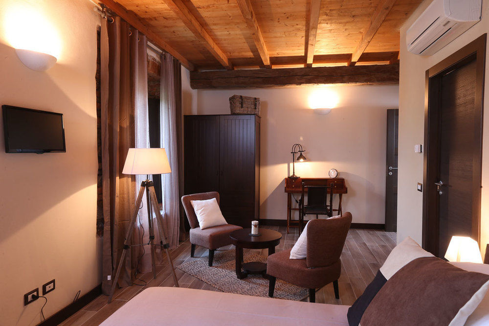 Equirelais Hotel Lomnago Exterior foto