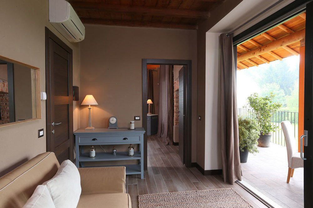 Equirelais Hotel Lomnago Exterior foto