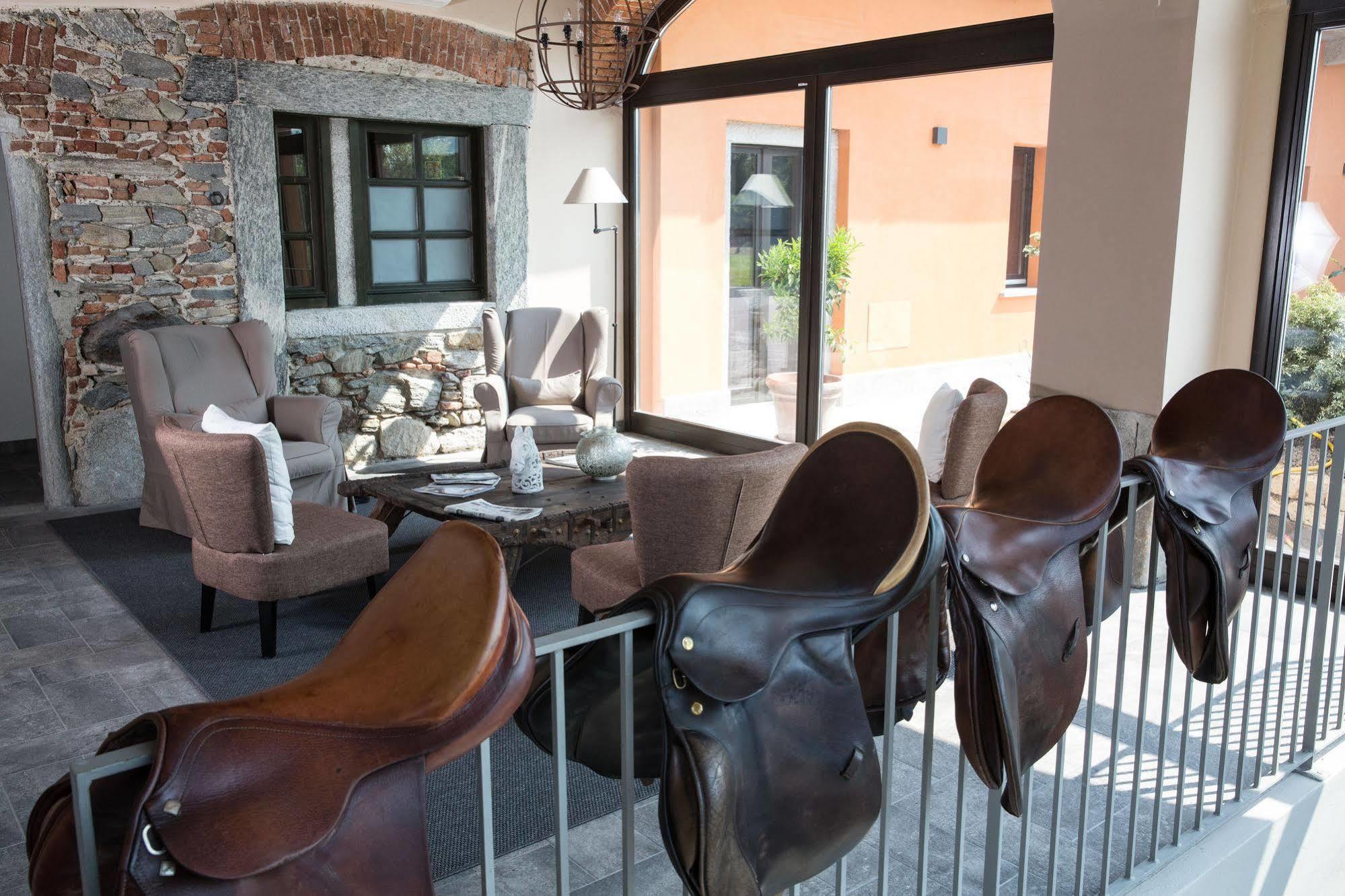 Equirelais Hotel Lomnago Exterior foto